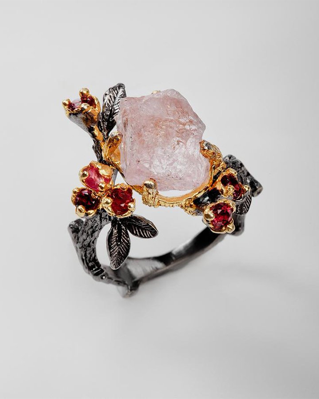 Image of Sinoalice colab ring with black leaves shoulder and rose quartz head